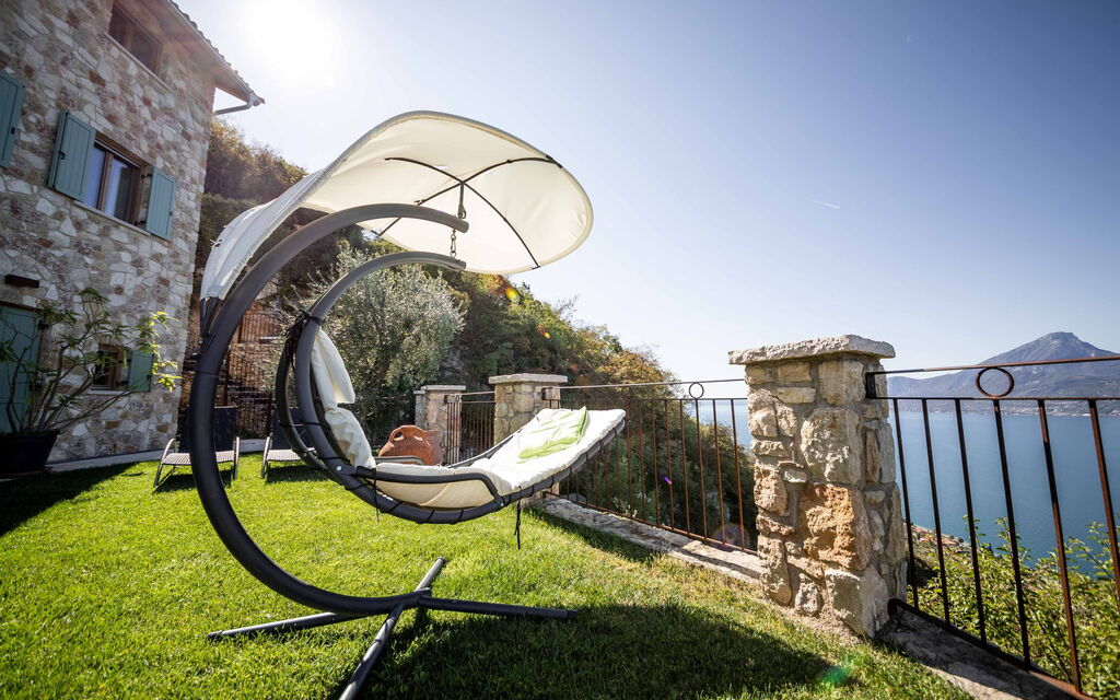 Dimora Delle Ninfee Del Garda: dimora-delle-ninfee-del-garda-castelletto-villa-terrace