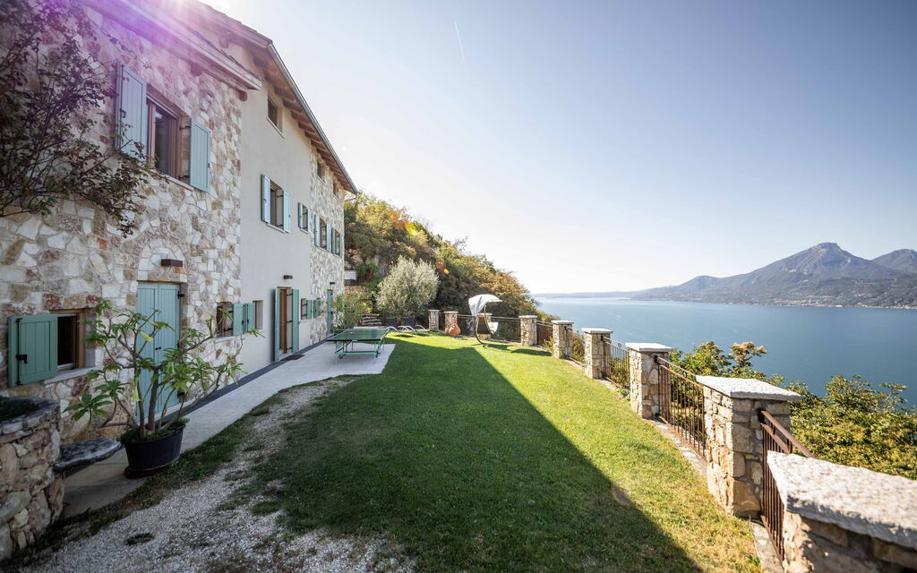 Dimora Delle Ninfee Del Garda: dimora-delle-ninfee-del-garda-castelletto-villa-vista