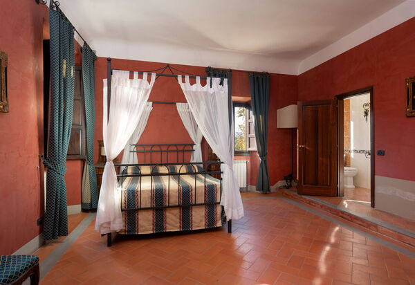 Villa Marisel: Bagno, Camera da letto