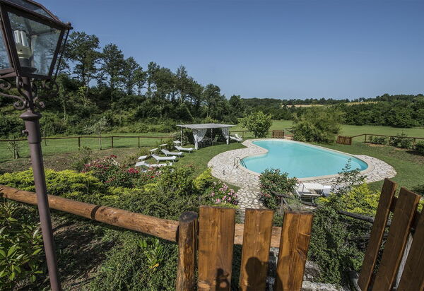 Luxury Ponente: Building Exterior, Pool