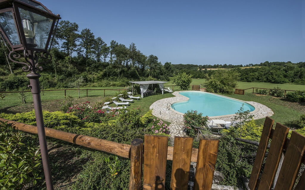 Luxury Ponente: Building Exterior, Pool