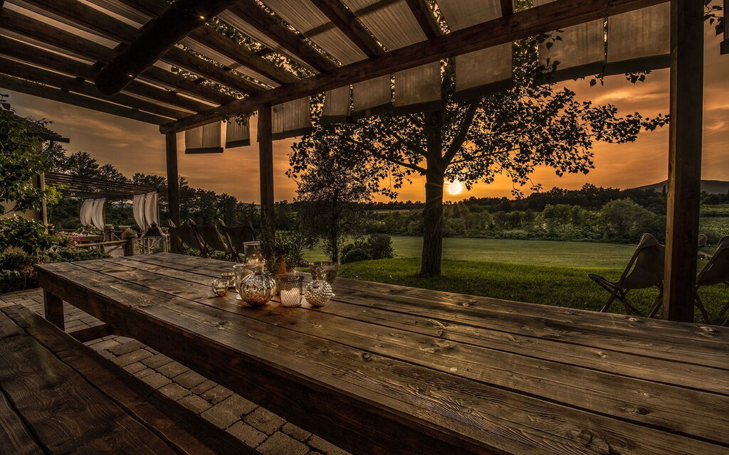 Luxury Ponente: Building Exterior, Scenic View