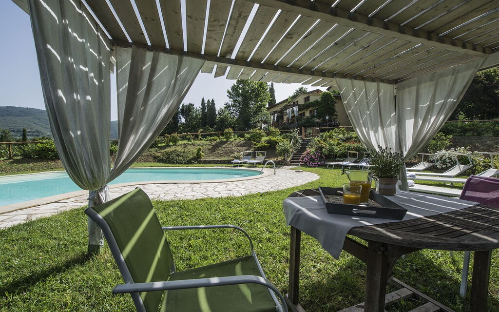 Luxury Ponente: Building Exterior, Pool