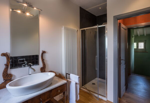 La Danza Del Mandorlo: Bathroom