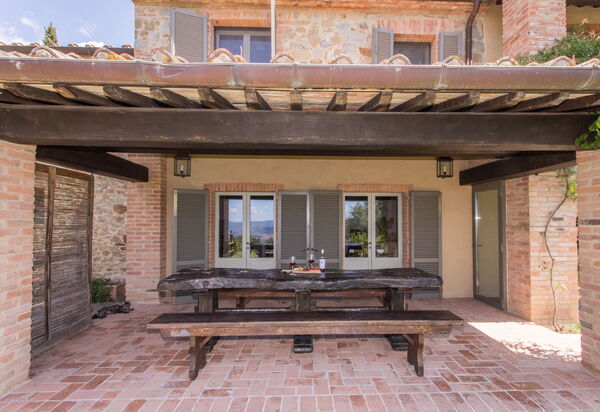 La Danza Del Mandorlo: Building Exterior