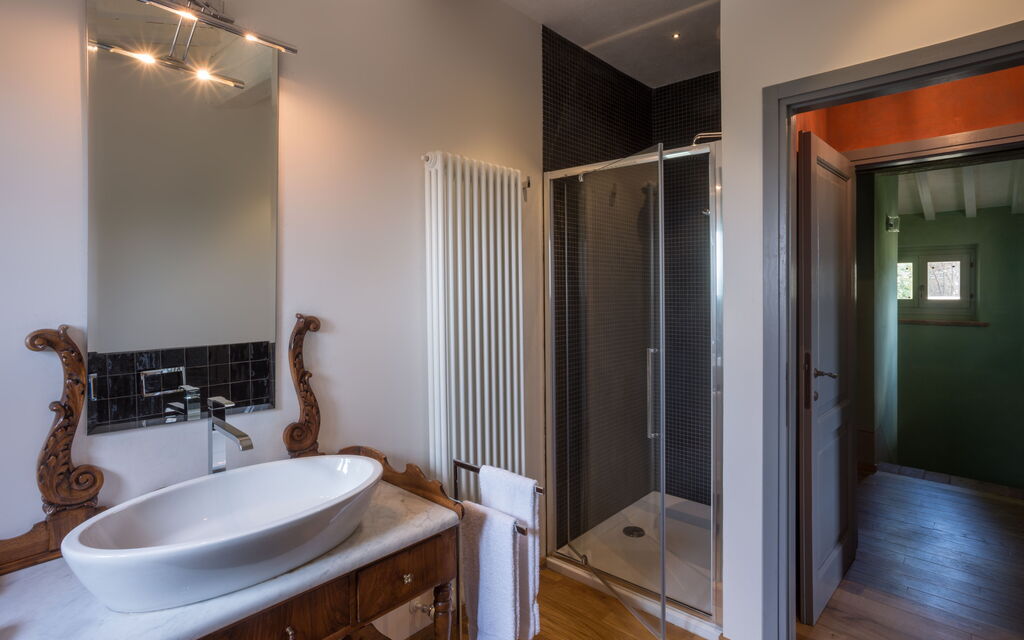 La Danza Del Mandorlo: Bathroom