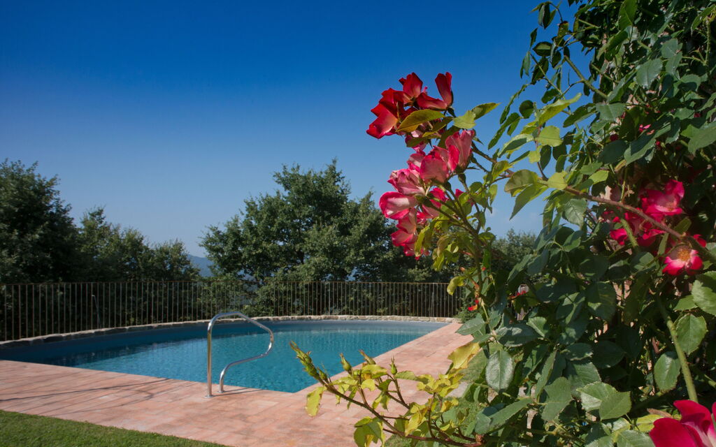 La Danza Del Mandorlo: Building Exterior, Pool