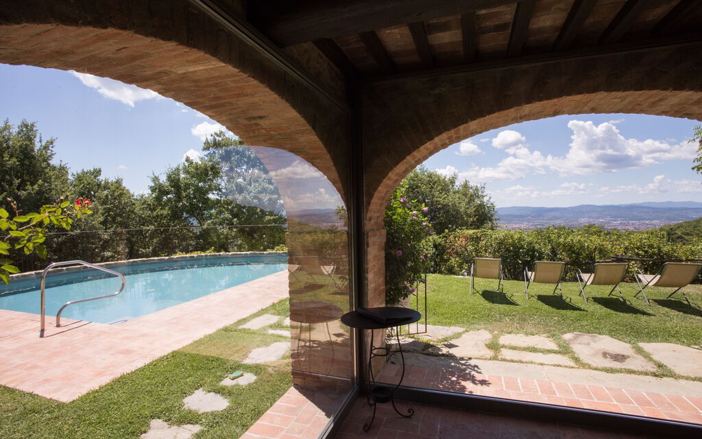 La Danza Del Mandorlo: Building Exterior, Pool