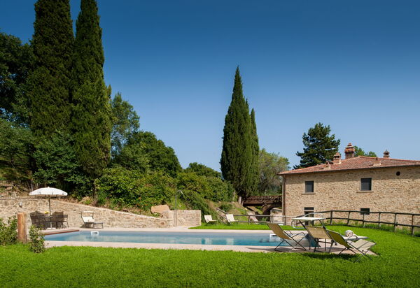 Winery Alpe Villa: Pool, Scenic View