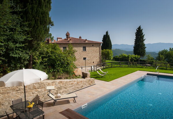 Winery Alpe Villa: Pool, Scenic View