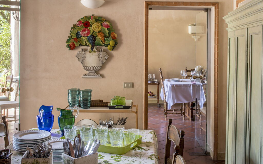 La Reggia Del Lord: Dining Room, Kitchen