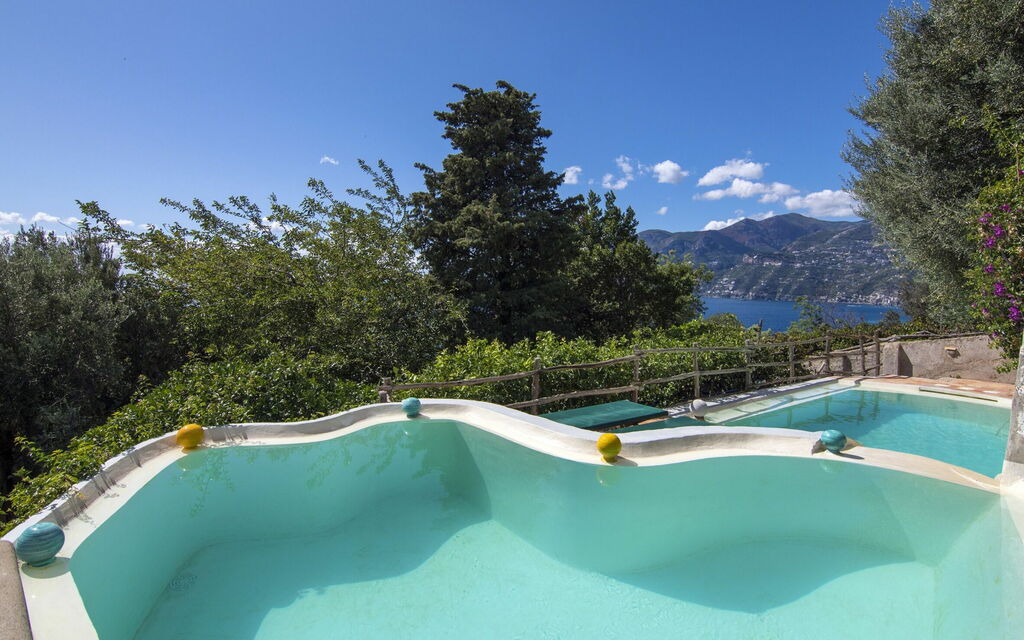 Maiori Chalet: all'aperto, Piscina
