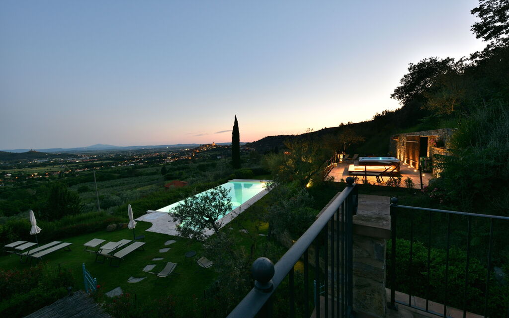 La Pietra Al Tramonto: Outdoor, Pool, Scenic View