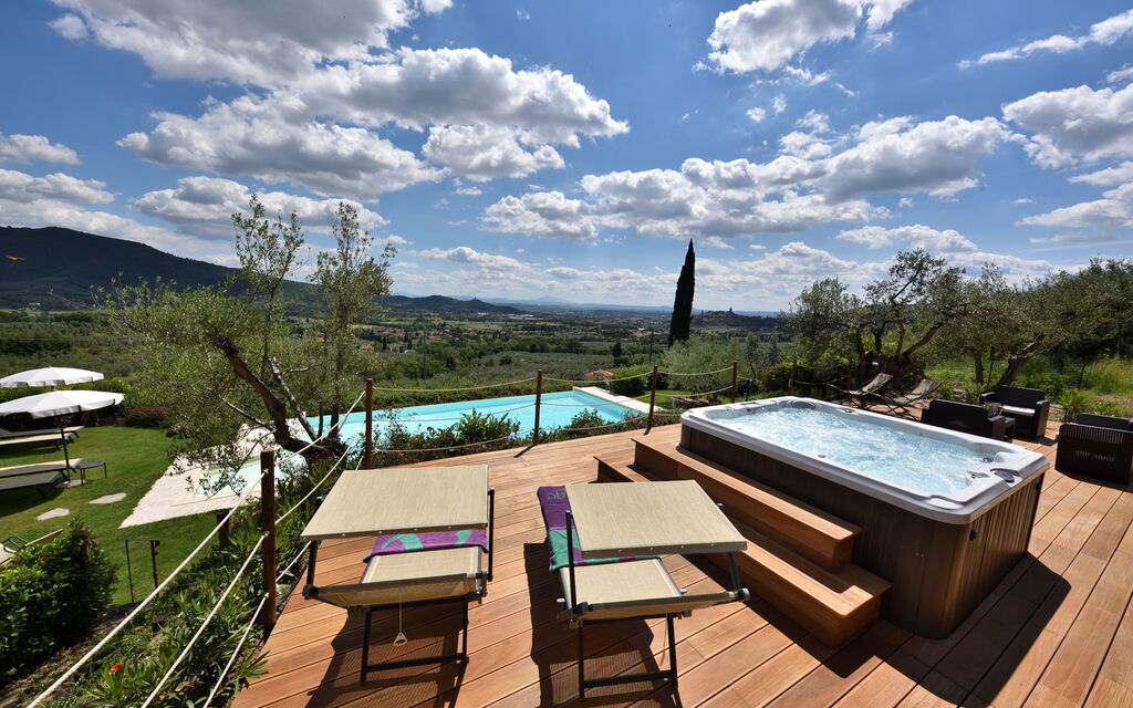 La Pietra Al Tramonto: Outdoor, Pool, Scenic View