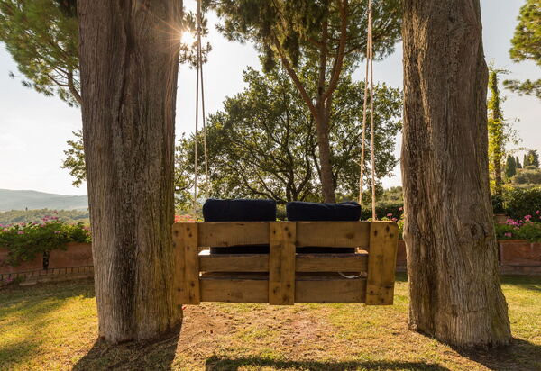 Il Salto Della Chiana: Caratteristiche, Esterni