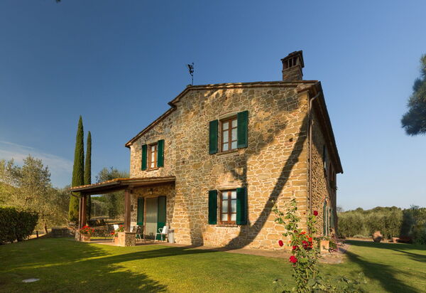 Il Salto Della Chiana: Entrata Principale, Esterni