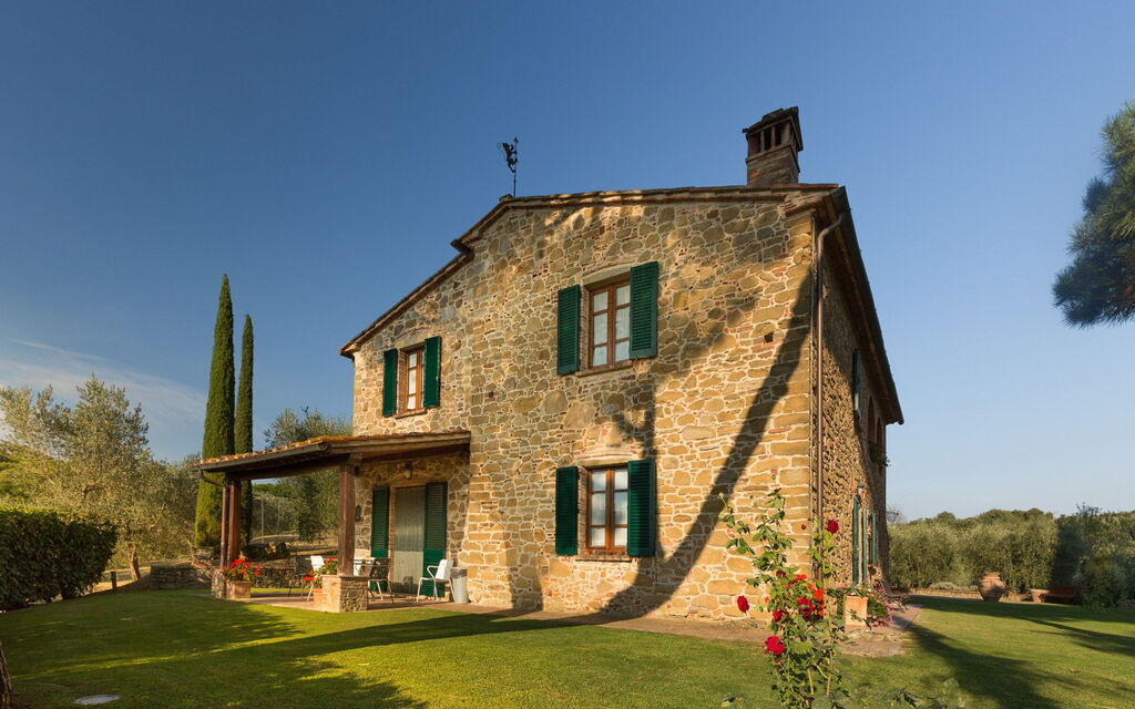 Il Salto Della Chiana: Entrata Principale, Esterni