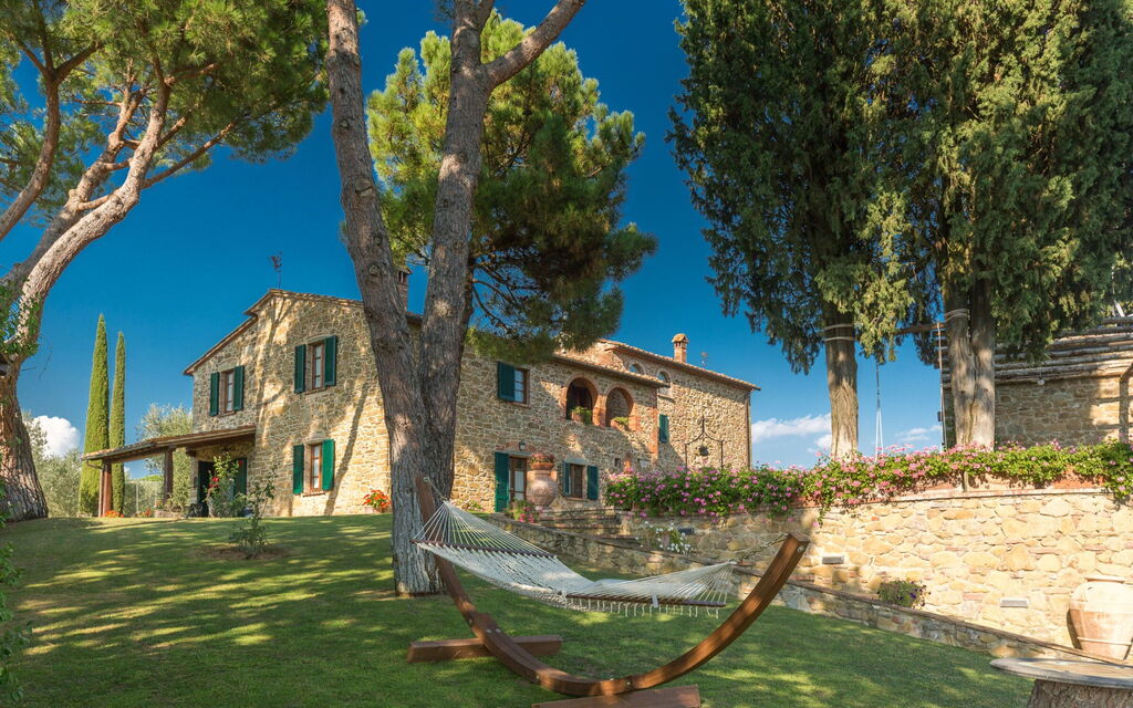 Il Salto Della Chiana: Entrata Principale, Esterni