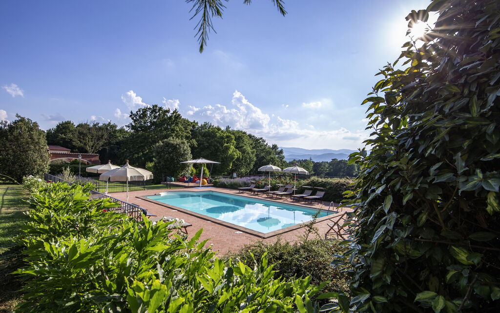 Casaletto Sul Lago: Esterni, Piscina
