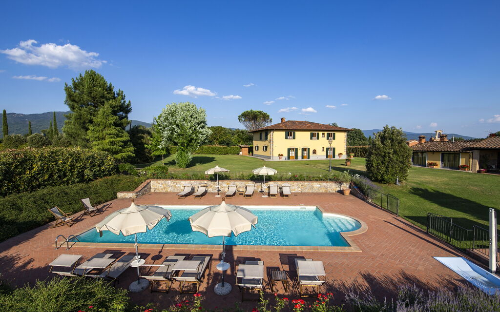 Casaletto Sul Lago: Esterni, Piscina