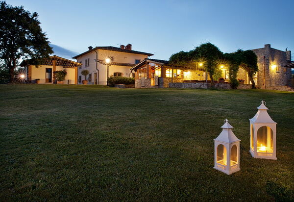 Al Caldo Ritiro: Entrata Principale, Esterni, Giardino