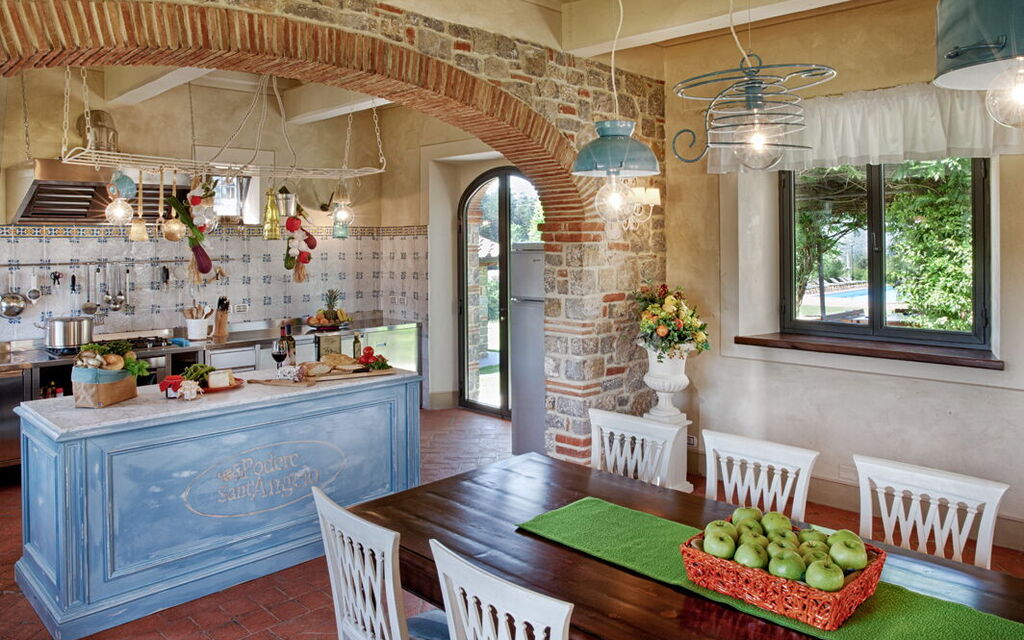 Al Caldo Ritiro: Dining Room, Kitchen
