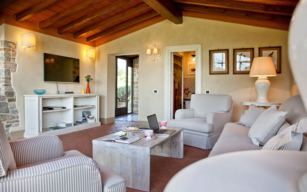 Al Caldo Ritiro: Living Room