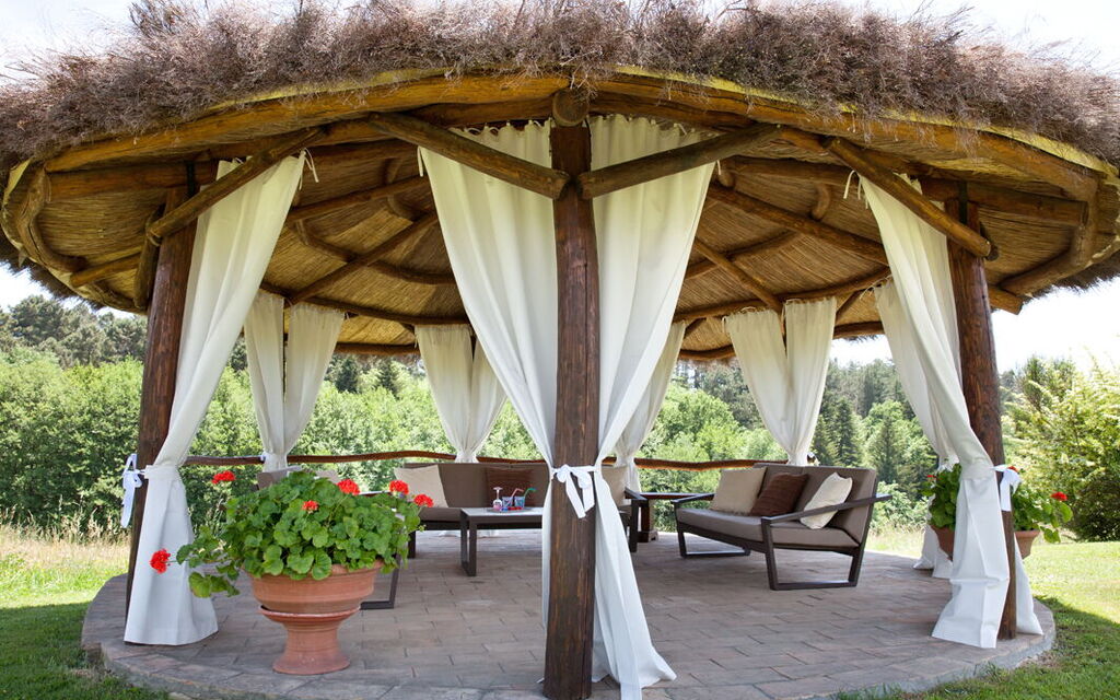 Al Caldo Ritiro: Balcony / Terrace / Patio, Building Exterior, Garden