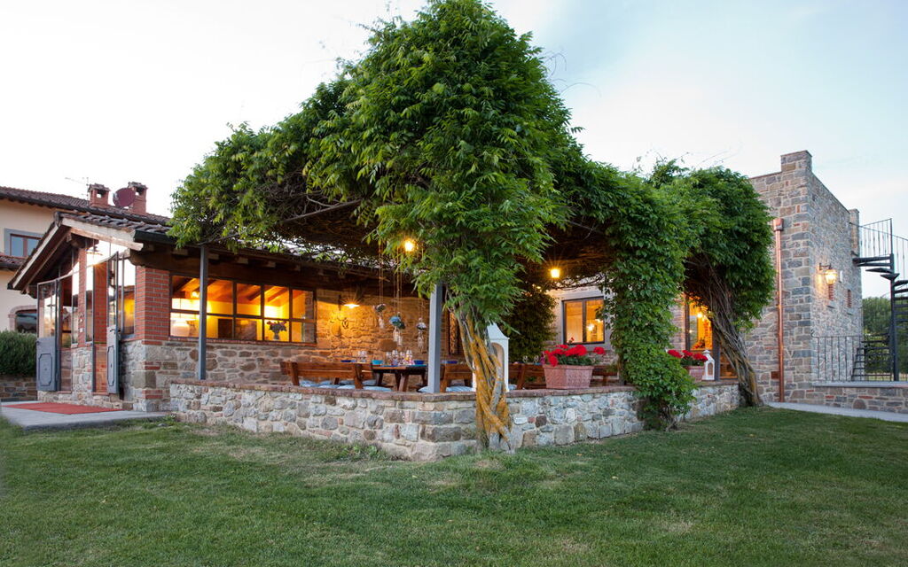 Al Caldo Ritiro: Building Exterior, Garden, Main Entrance