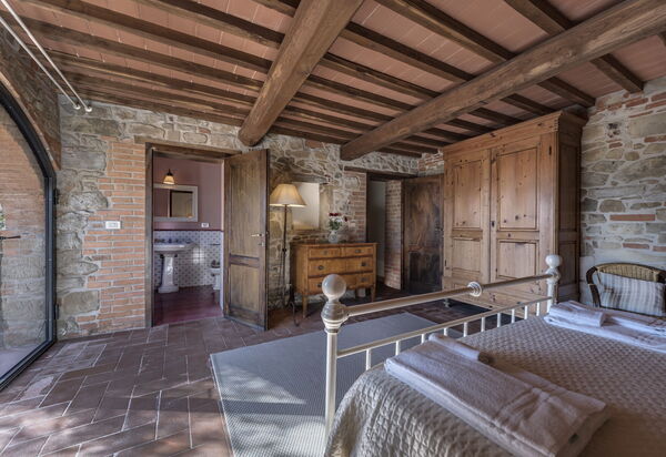 Stony Tuscan Farm: Camera da letto