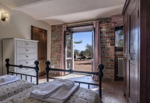 Stony Tuscan Farm: Camera da letto