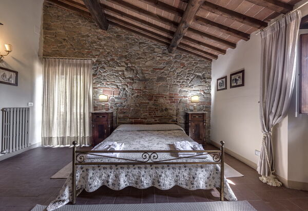 Stony Tuscan Farm: Camera da letto