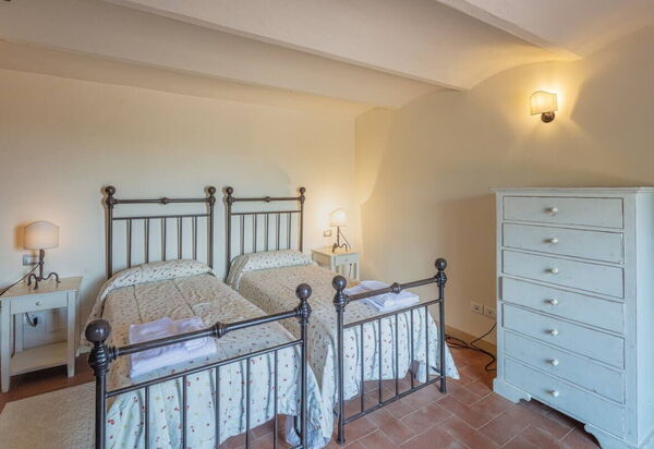 Stony Tuscan Farm: Camera da letto