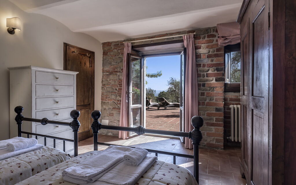 Stony Tuscan Farm: Camera da letto