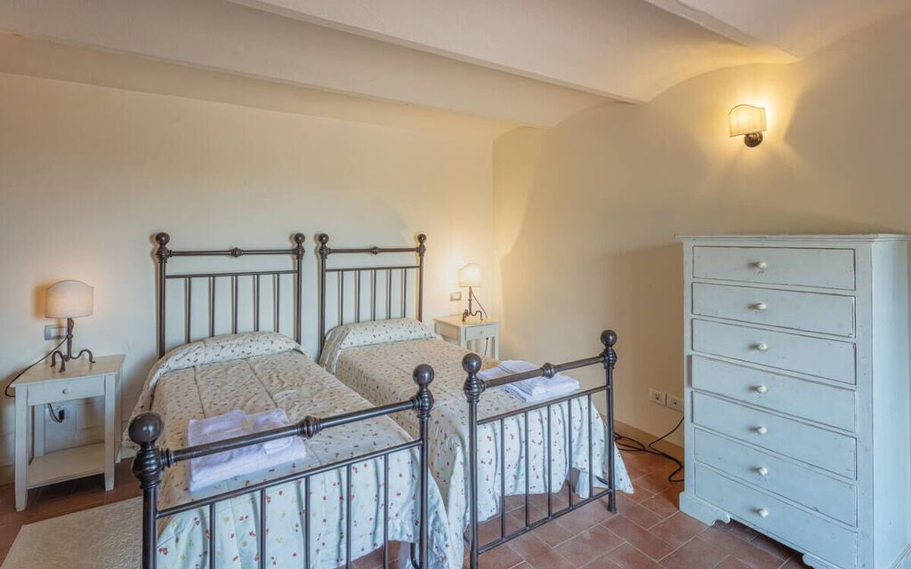 Stony Tuscan Farm: Camera da letto