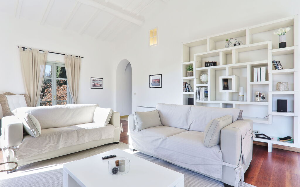 Villa Sport Deluxe: Living Room