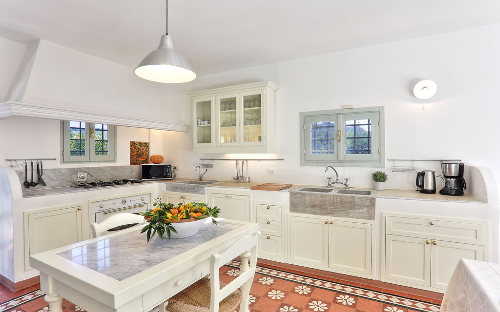 Villa Sport Deluxe: Dining Room, Kitchen