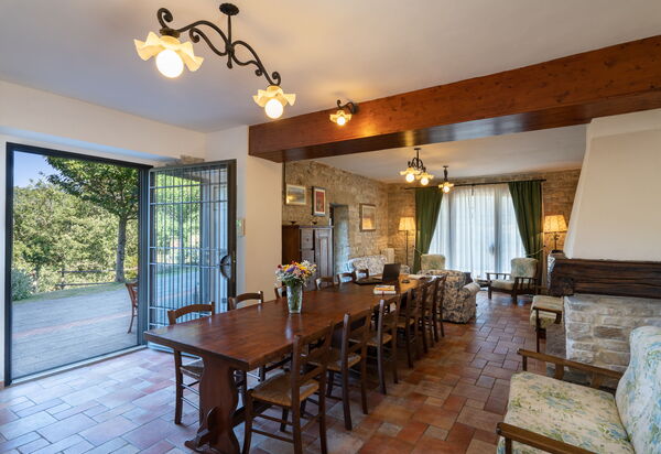 Villa Santa Maria a Bovino: Dining Room, Living Room