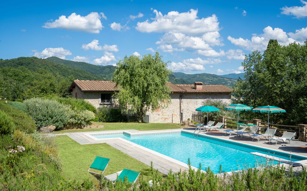 Villa Santa Maria a Bovino: Building Exterior, Pool