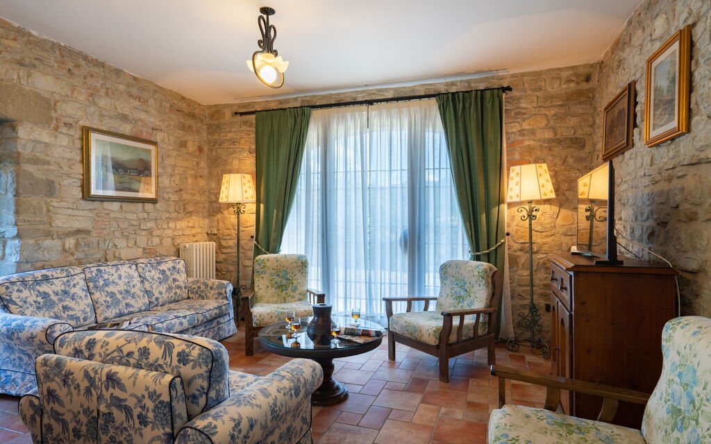 Villa Santa Maria a Bovino: Dining Room, Living Room