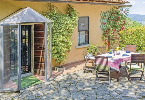 Casale Le Torri: Building Exterior