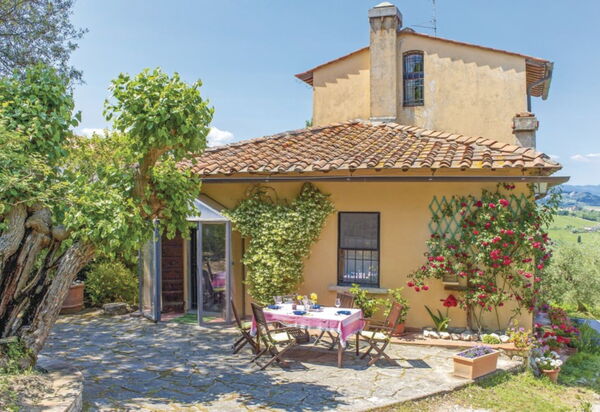 Casale Le Torri: Building Exterior