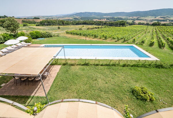 La Loggia Valdorciana: Giardino, Piscina