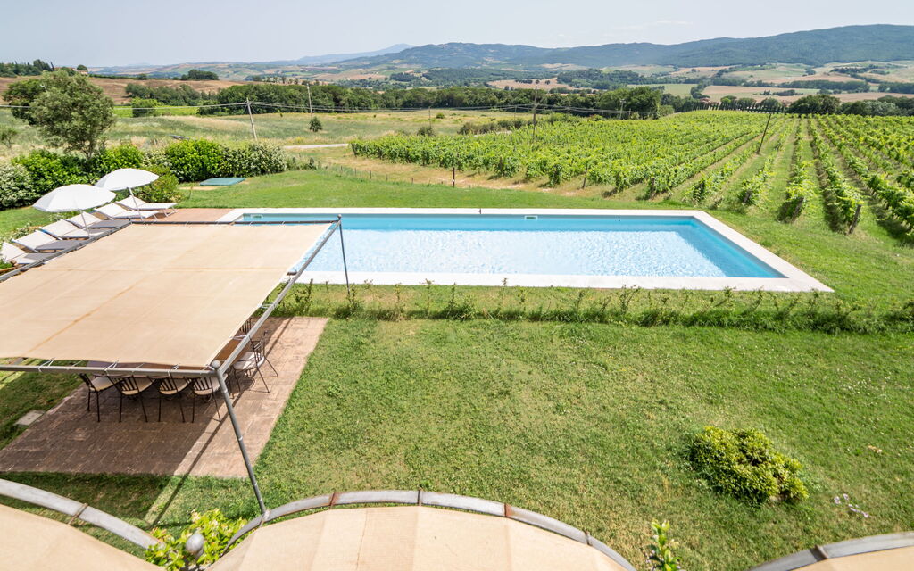 La Loggia Valdorciana: Giardino, Piscina