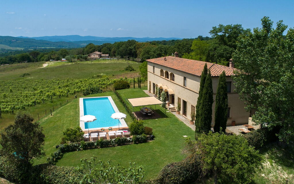 La Loggia Valdorciana: Giardino, Piscina
