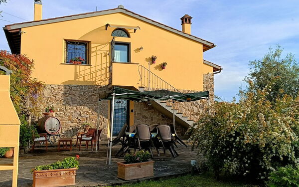 Casa Paola: Building Exterior, Summer