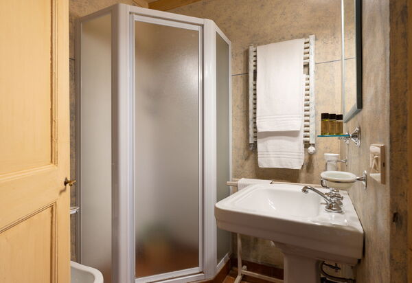 Villa Salaiole: Bathroom
