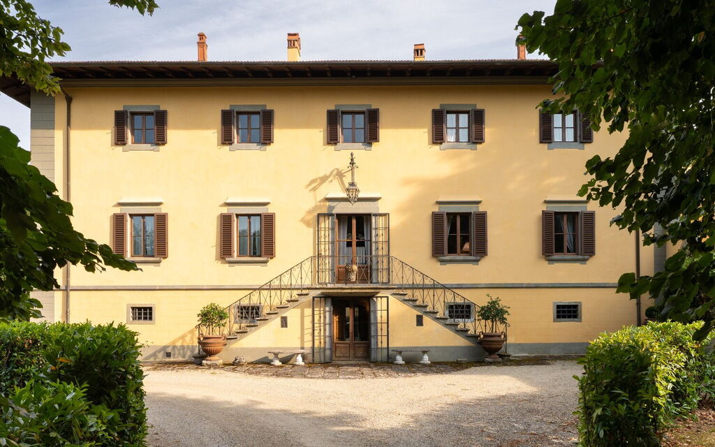 Villa Salaiole: Building Exterior