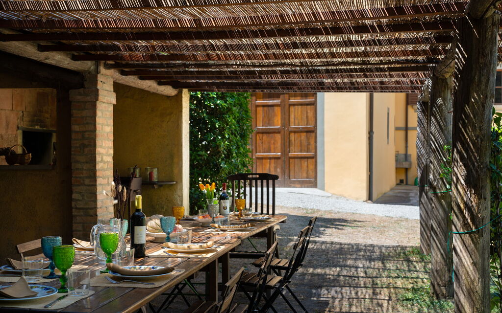 Villa Salaiole: Balcony / Terrace / Patio, Building Exterior