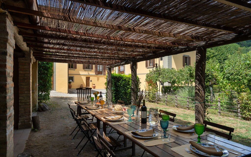 Villa Salaiole: Balcony / Terrace / Patio, Building Exterior